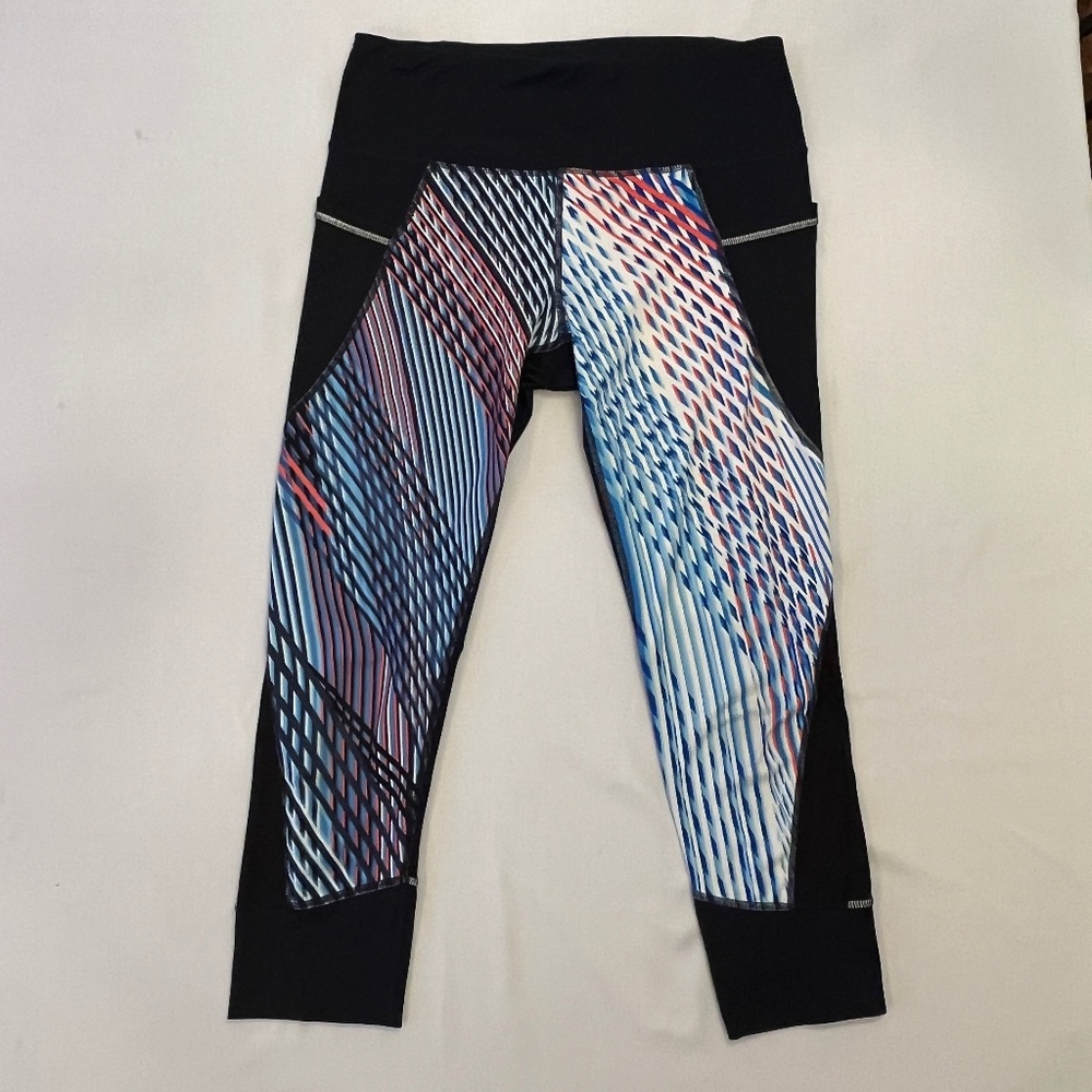 Athleta Mosaic Relay Womens | Size M | Capri Leggings Navy Red White Black‎